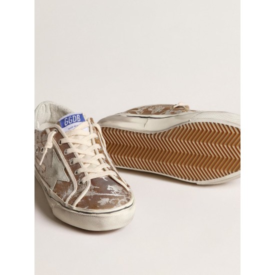 Hi Star LTD in bronze jacquard fabric with ice-gray suede star
